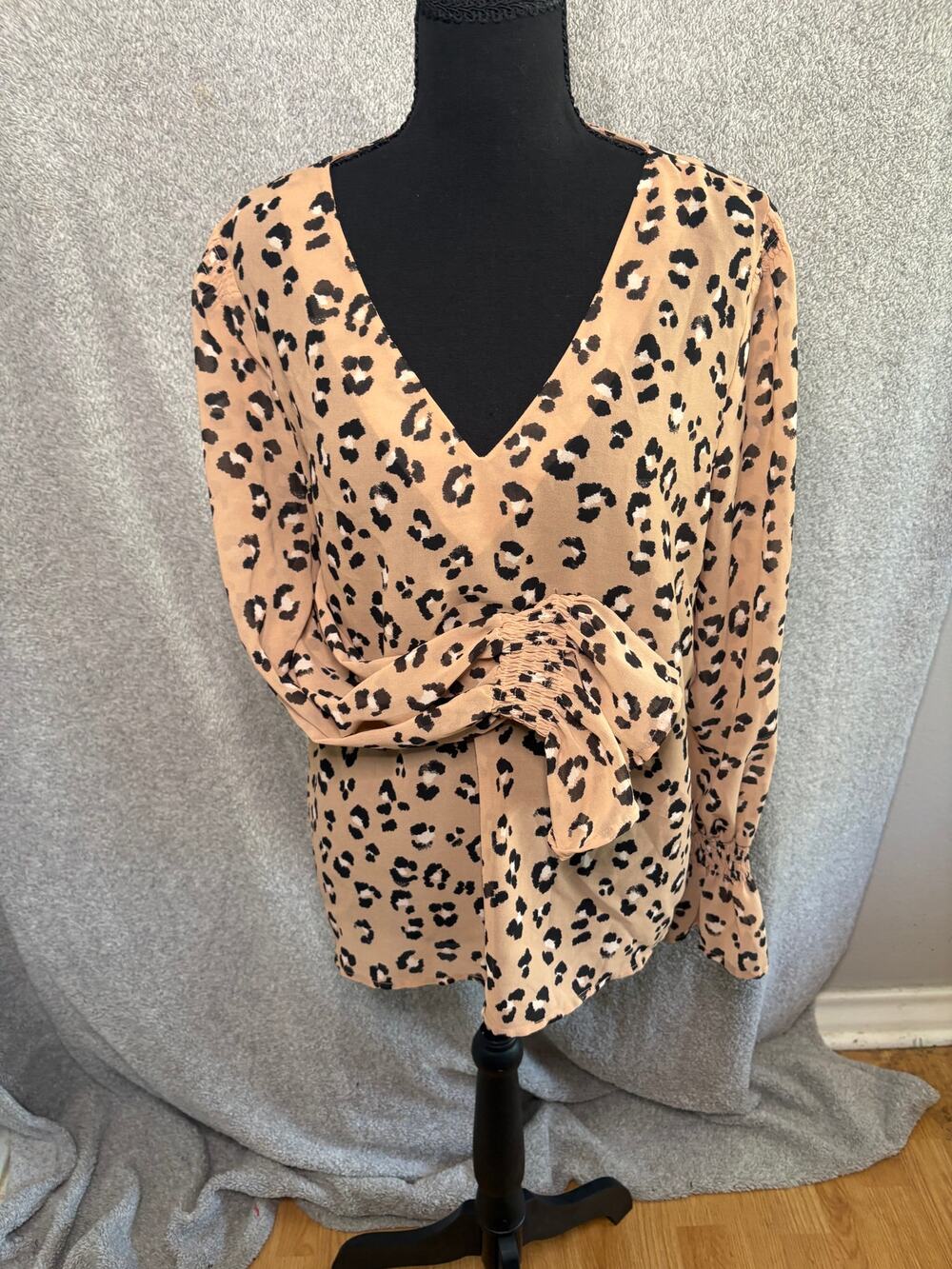 Leopard Blouse L Bell Sleeve Boho Animal Print Flowy V Neck